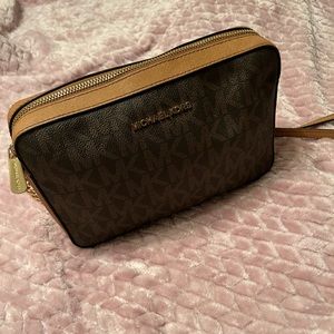Micheal Kors Crossbody